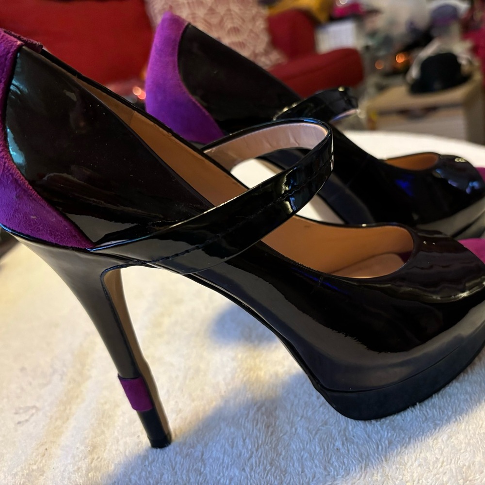 Almost Brand New Heels By JESSICA SIMPSON - Size 6 B - Heel Height 5” - box 12